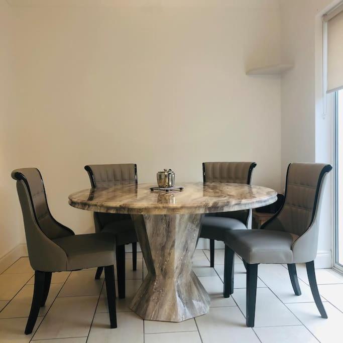 Townhouse Clifden: Located In The Heart Of Connemara Exterior foto
